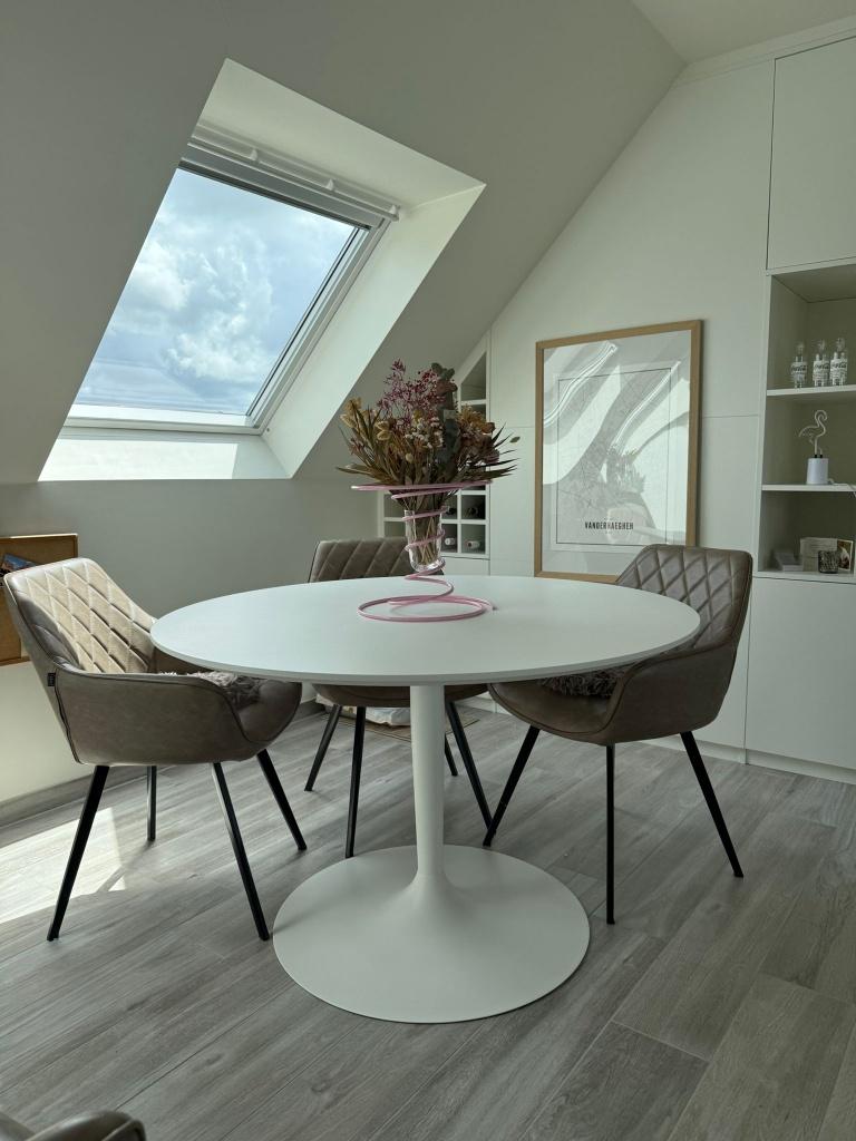Ronde witte design eettafel – 120 cm – zeer nette staat, Huis en Inrichting, Ophalen, Gebruikt, 50 tot 100 cm, 100 tot 150 cm