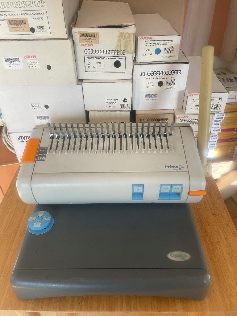 Opera 25 inbindmachine pro met assortiment ringen, Diversen, Ophalen of Verzenden, Gebruikt