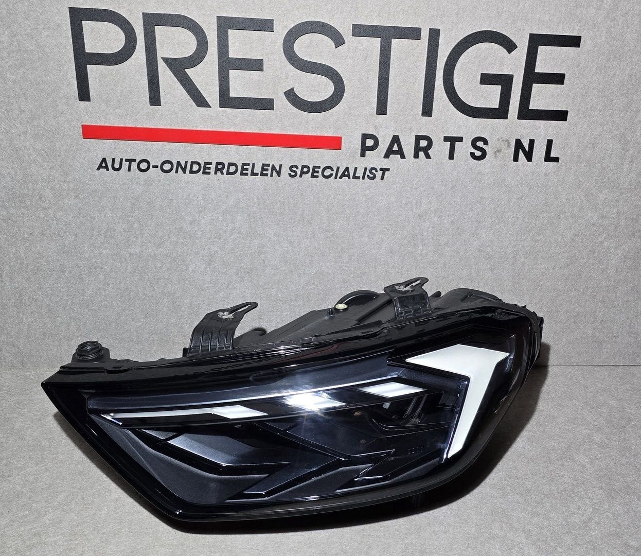 Koplamp Audi A1 82A FULL LED Links Origineel 82A941033F, -, Origine de la pièce connue, Utilisé, -