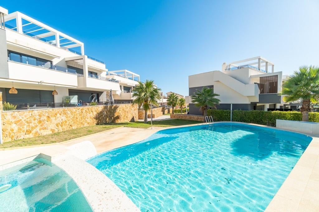 Halfnieuw penthouse te koop in Orihuela Costa, Immo, Orihuela Costa, Dorp, Spanje, 2 kamers
