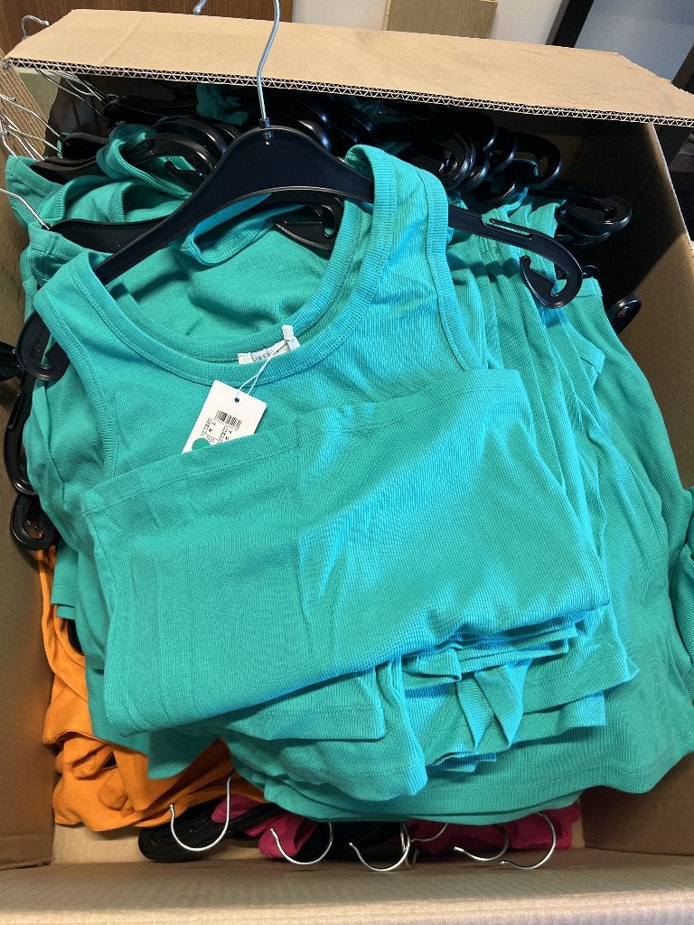 Lot kleren 800 stuks (ontwikkelingsstalen, allemaal nieuw), Kleding | Dames, Ophalen, Nieuw