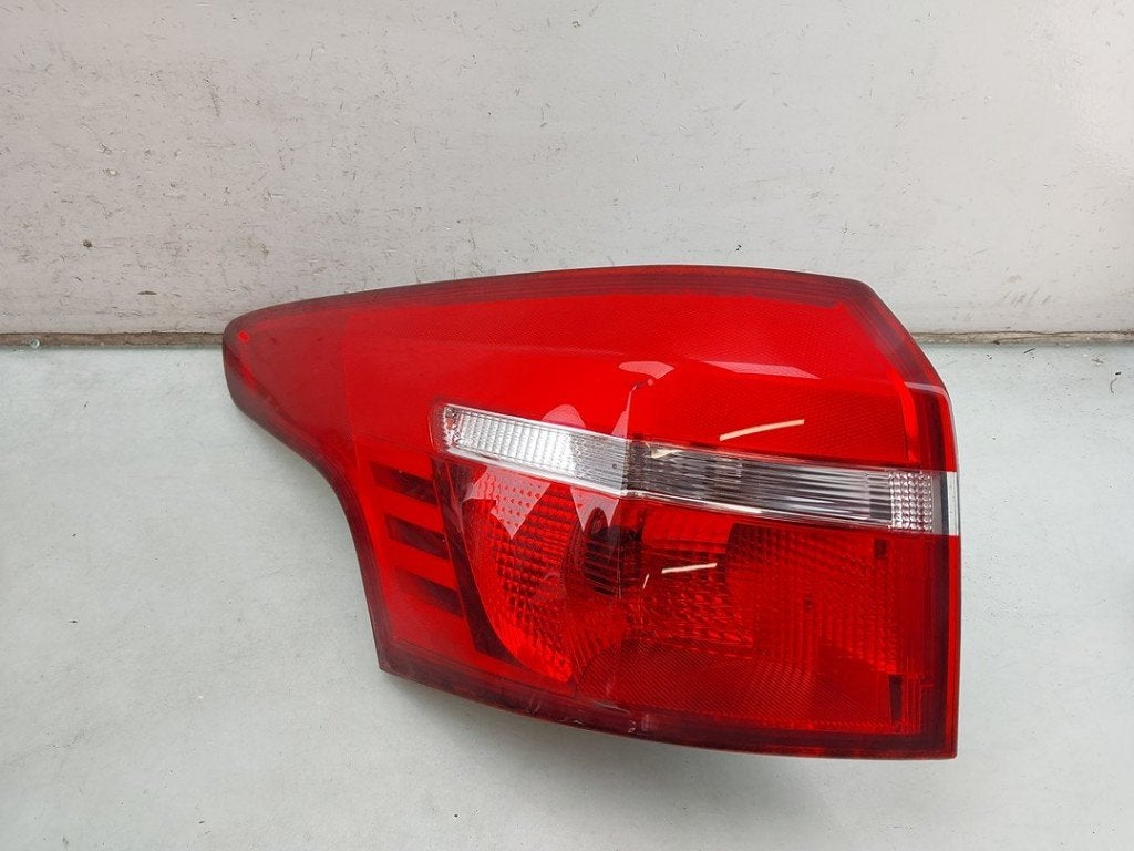ACHTERLICHT LINKS Ford Focus 3 Wagon (01-2010/02-2020), Gebruikt, Henry-Ford-Straße  1
50735  Köln, DE, Ford-Werke GmbH, Kunden@ford.com