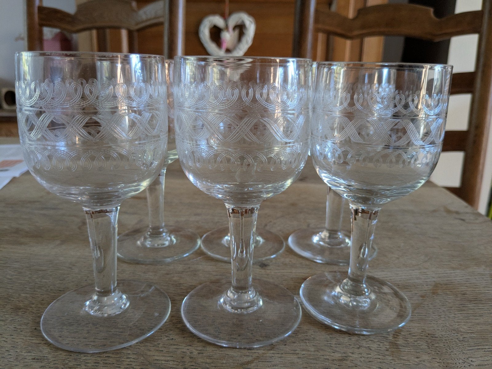 6 verres à vin gravés, Enlèvement ou Envoi, Comme neuf, Autres types