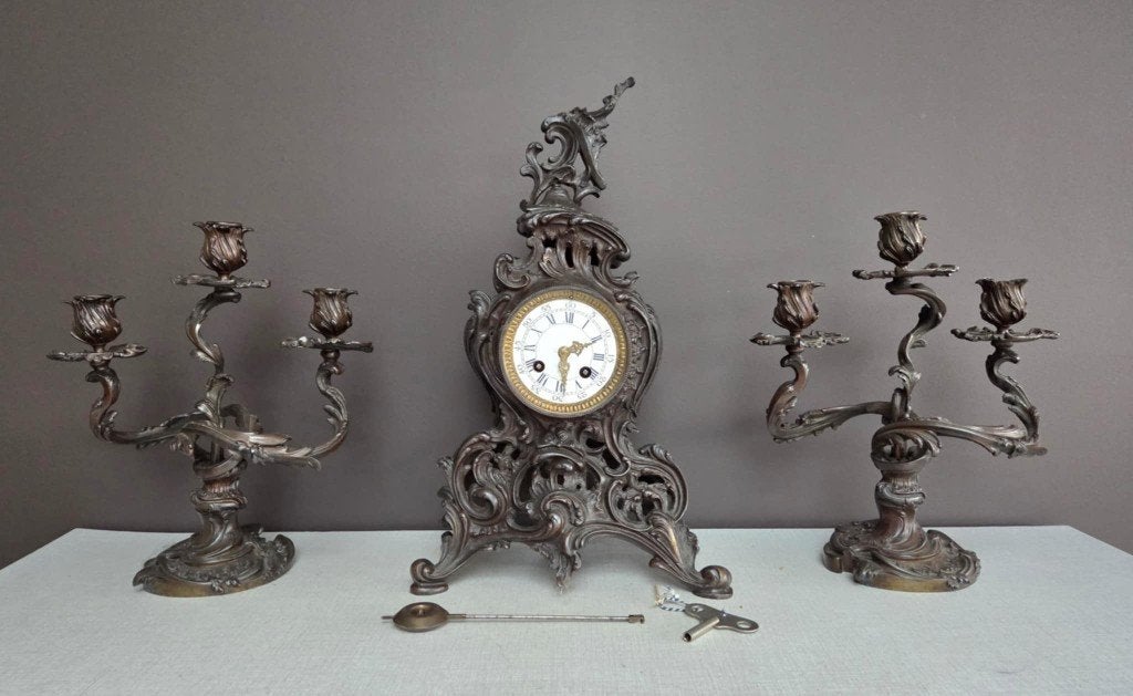 Ancienne garniture de cheminée en bronze, Enlèvement
