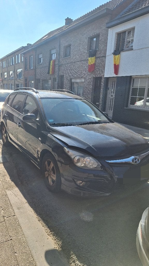SCHADEWAGEN - Hyundai i30sw - EXPORT/STUKKEN, Auto's, Hyundai, Voorwielaandrijving, Euro 5, Stof, 1429 kg