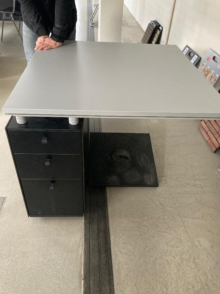 BULO bureau, Ophalen, Zwart, Gebruikt, Metaal