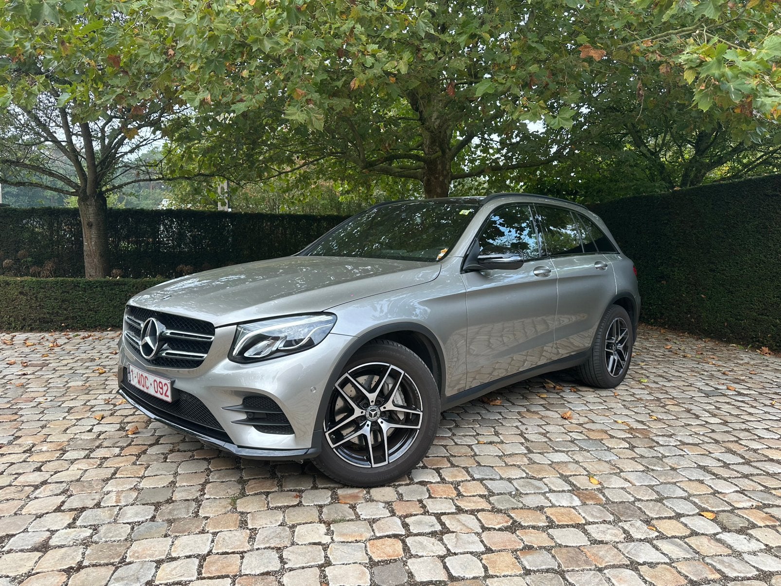 Mercedes-Benz GLC250 4Matic AMG-Line in nieuwstaat, Auto's, Automaat, 4 cilinders, Beige, Leder