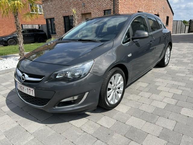 Opel Astra Cosmo 1.4Turbo 140pk met 82153km !, Auto's, Opel, Euro 5, Zwart, 4 cilinders, Leder en Stof