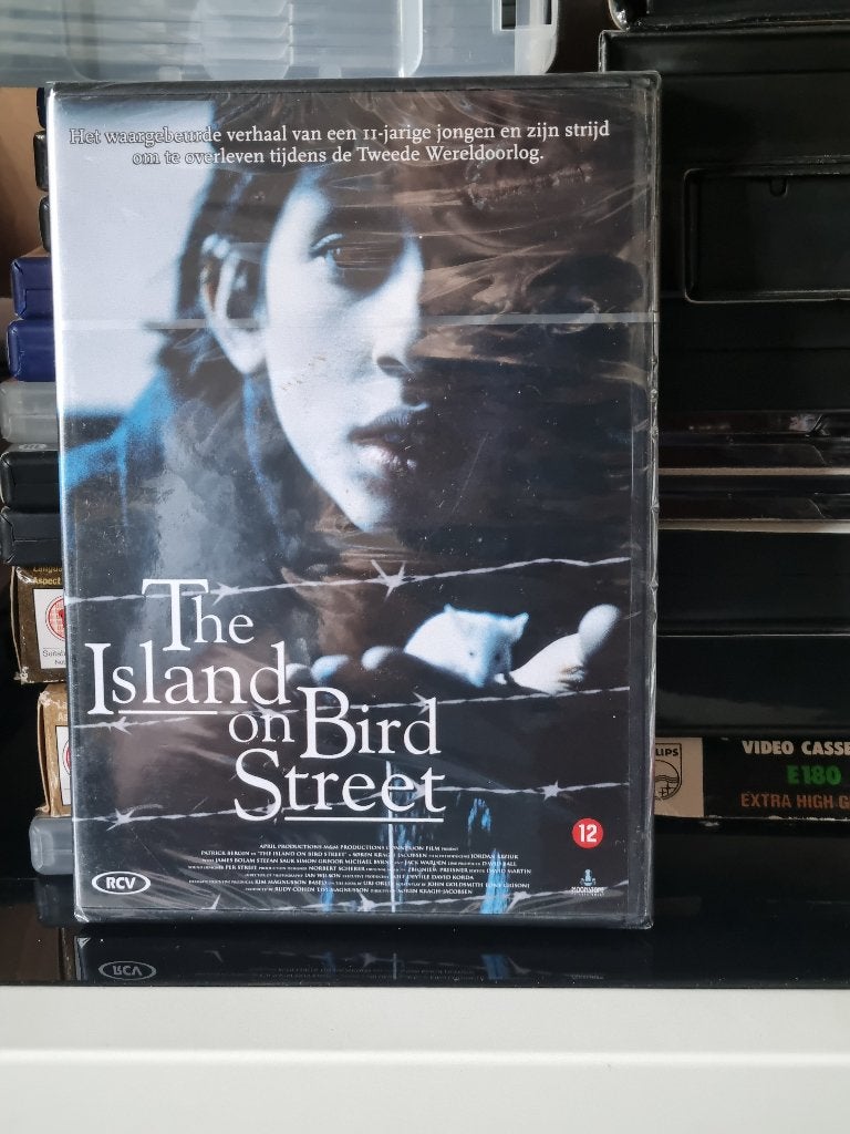 The Island on Bird Street, Patrick Bergin,, CD & DVD, DVD | Drame, Neuf, dans son emballage, Enlèvement ou Envoi