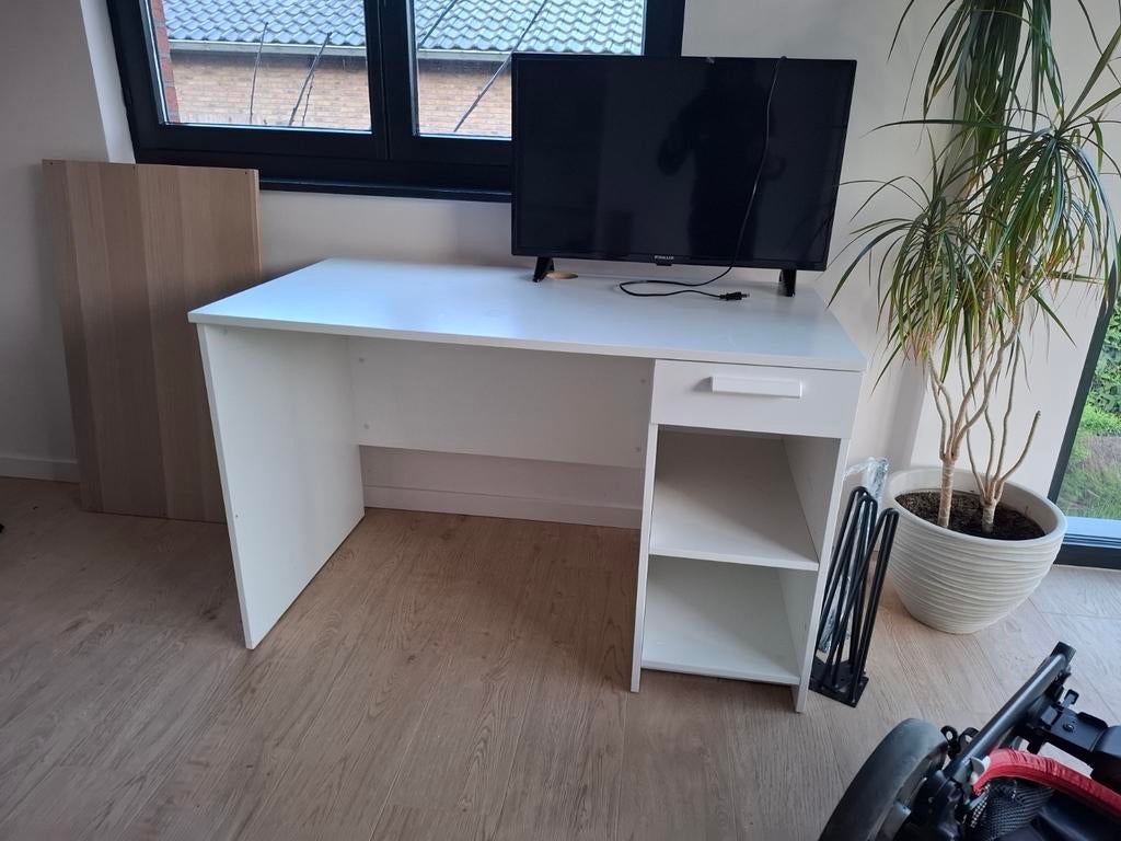 Wit bureau met lade, Ophalen, Wit