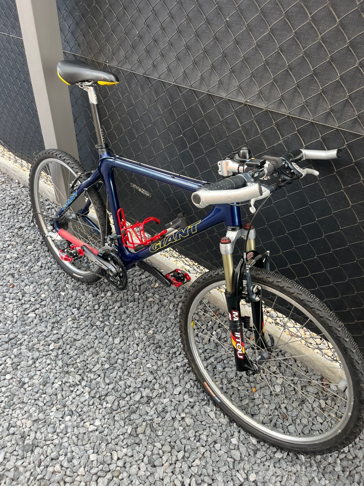 Giant Mountainbike met Carbon frame en 27 versnellingen, Fietsen en Brommers, Ophalen, Hardtail, Velgrem, 49 tot 53 cm