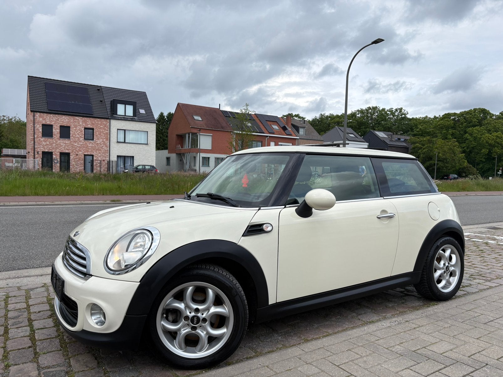 Mini One | 12 Maanden Garantie | 120 Dkm | Benzine | 2013 |, Auto's, Voorwielaandrijving, 4 cilinders, Leder en Stof, 55 kW