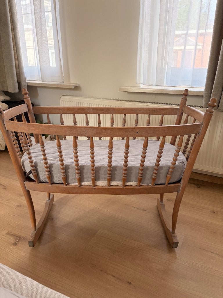 Houten babywieg, Ophalen, Zo goed als nieuw, Wieg