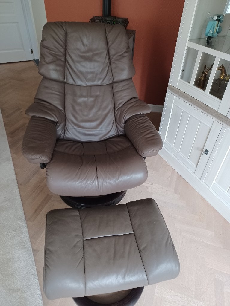 stressless fauteuil met voetenbankje in perfecte staat, Ophalen, Zo goed als nieuw, Leer