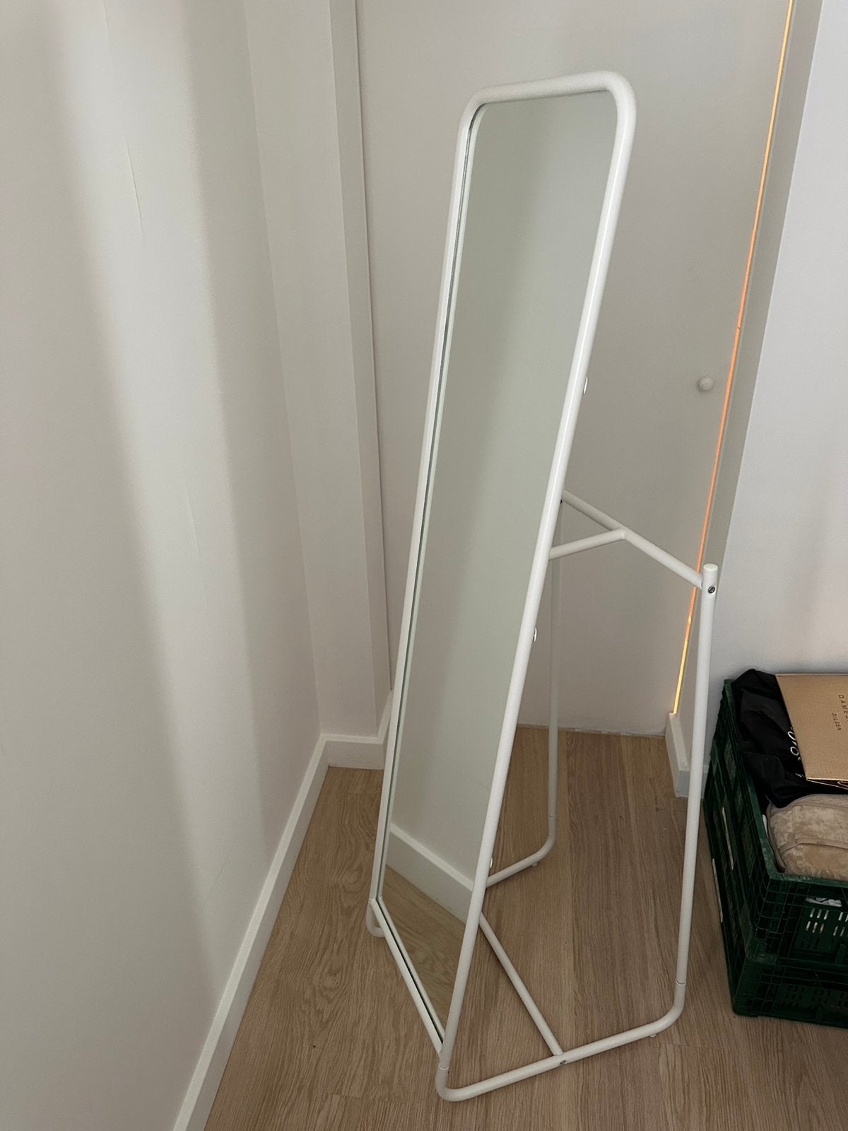 Spiegel met kleerhangers, Ophalen, Minder dan 50 cm, Zo goed als nieuw, 150 tot 200 cm