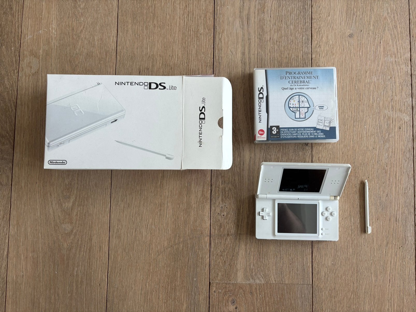 Nintendo DS Lite blanche + boîte + jeu + stylet, Met games, Gebruikt, Wit, Ophalen of Verzenden