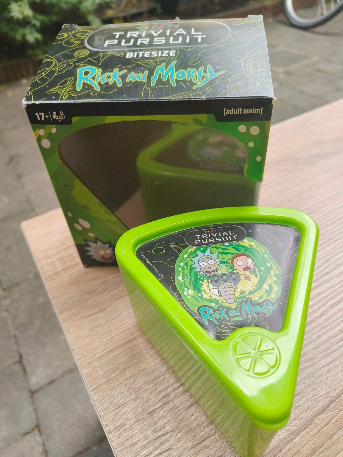 Rick and Morty Kaartspel trivial pursuit, Ophalen of Verzenden
