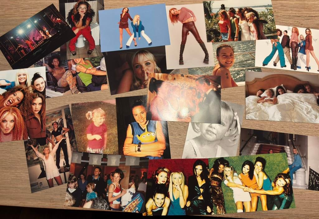 Spice girls boekjes foto’s handtekeningen en poster, Verzamelen, Muziek, Artiesten en Beroemdheden, Ophalen, Zo goed als nieuw