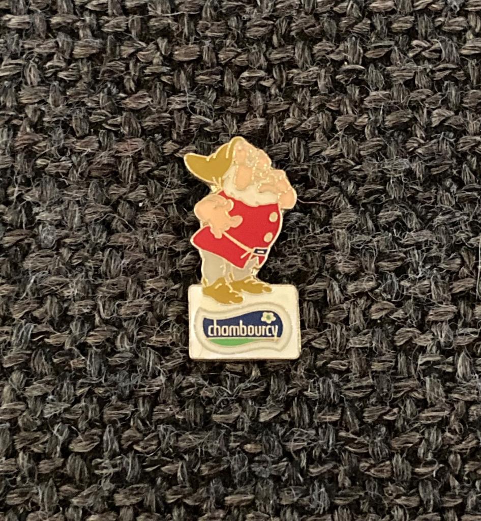 PIN - CHAMBOURCY - DISNEY - SNEEUWWITJE - BLANCHE NEIGE, Envoi, Utilisé, Figurine, Insigne ou Pin's