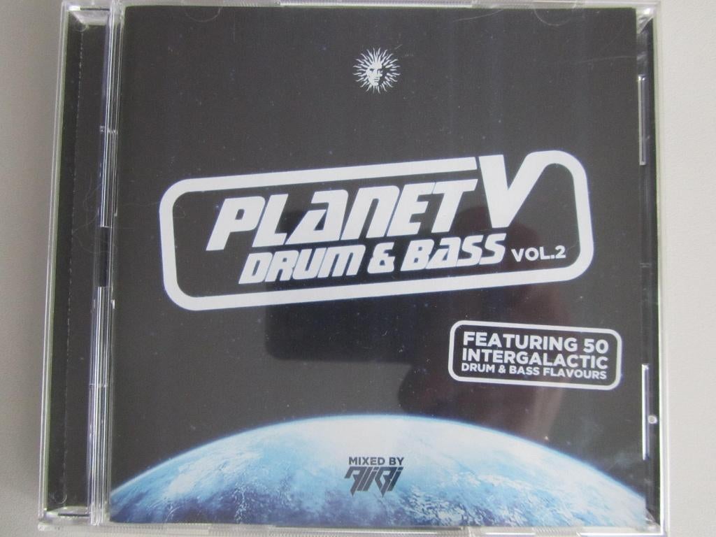 2CD PLANET V « DRUM & BASS » (volume 2) (50 titres), Enlèvement ou Envoi, Comme neuf, Drum and bass
