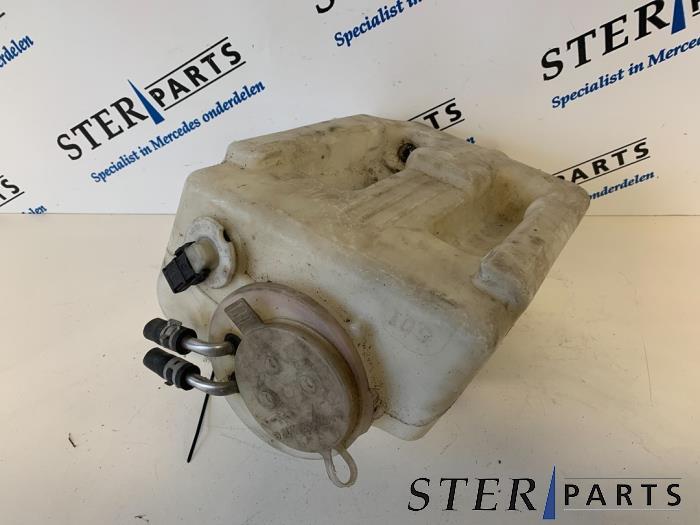 Réservoir lave-glace avant d'un Mercedes E-Klasse, Enlèvement ou Envoi, 3 mois de garantie, Utilisé, Mercedes-Benz