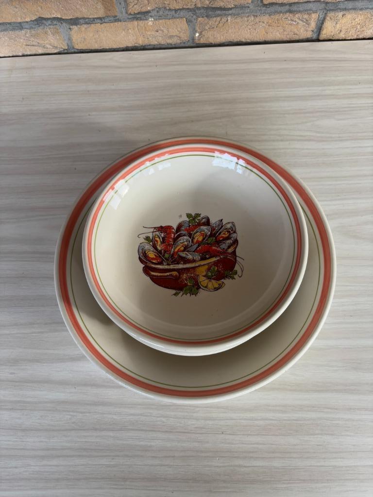 7 delig mosselservies TERNANA Italy, Huis en Inrichting, Keuken | Servies, Ophalen, Keramiek, Zo goed als nieuw, Bord(en)
