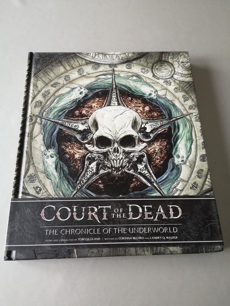 Court of the Dead boek in nieuwstaat met prachtige foto's., Ophalen of Verzenden, Zo goed als nieuw