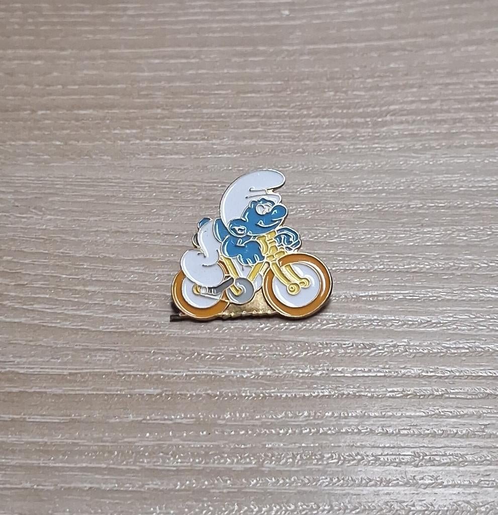 PIN - SMURF - DE SMURFEN - SCHTROUMPF - LES SCHTROUMPFS, Envoi, Utilisé, Figurine, Insigne ou Pin's