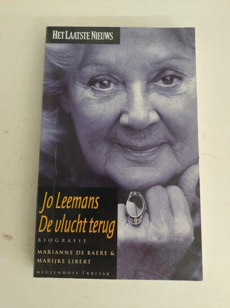 Jo Leemans - De vlucht terug - Biografie, Ophalen of Verzenden, Zo goed als nieuw