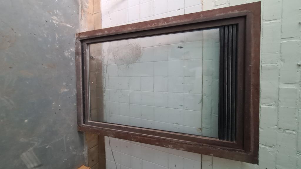 Raam in meranti dubbel glas, verluchting, Doe-het-zelf en Bouw, Glas en Ramen, Ophalen, Gevelraam of Ruit, Gebruikt, 80 tot 120 cm