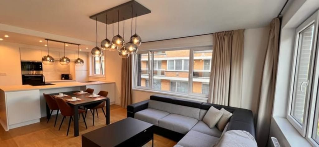 Appartement rénové de 2 chambres, Immo, Maisons à vendre, Province de Flandre-Occidentale, Maison de coin, Ventes sans courtier