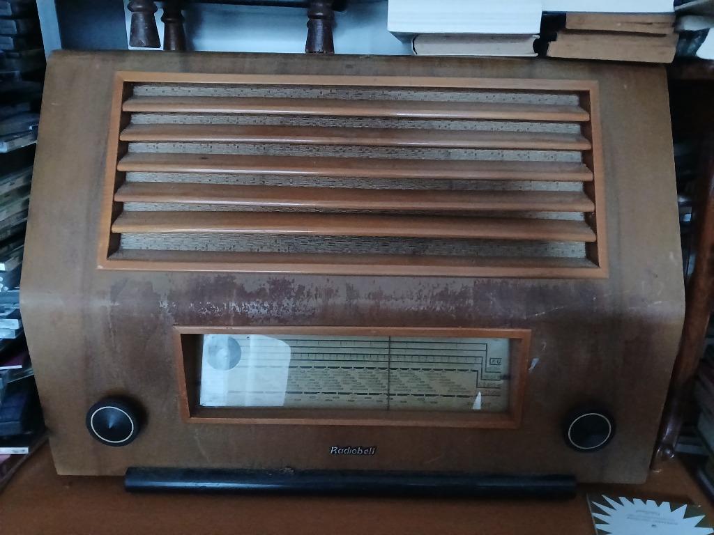 oude radio in houten kast, Ophalen, Radio