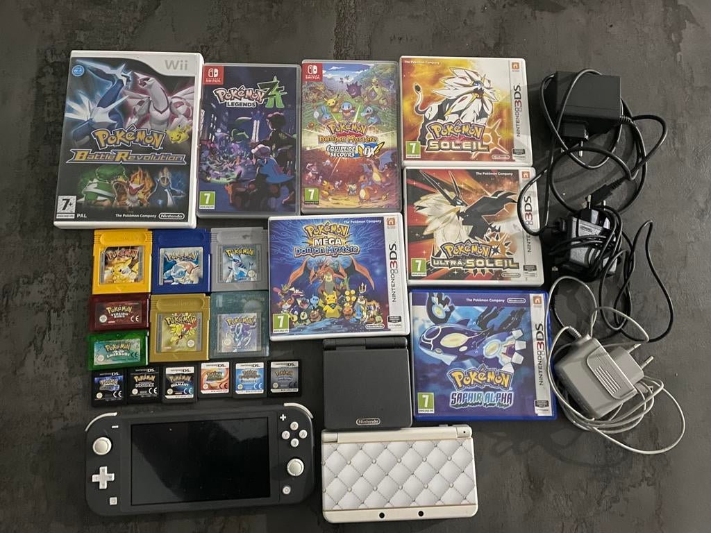 GROS LOT COLLECTION POKÉMON – JEUX ORIGINAUX + CONSOLES NI, Games en Spelcomputers, Ophalen of Verzenden, Zo goed als nieuw, Blauw