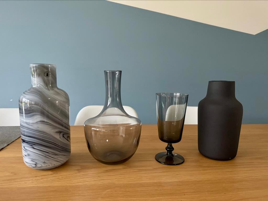 Donkere zwarte zwart-witte vazen 5€/stuk, Zwart, Ophalen of Verzenden, Minder dan 50 cm, Glas