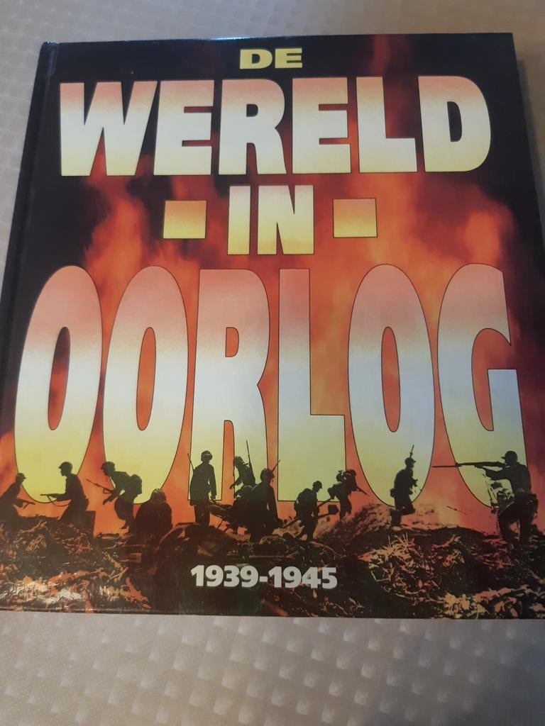 De wereld in oorlog, Boeken, Tweede Wereldoorlog, Ophalen of Verzenden, Adc, Zo goed als nieuw