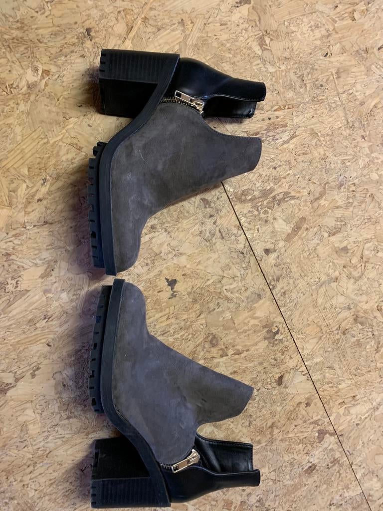 Korte botjes nieuw maat 37zara, Ophalen of Verzenden, Nieuw, Grijs