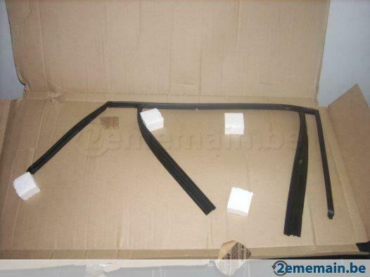 joint de carreau de porte arr g bmw e 90, Autos : Pièces & Accessoires, Neuf, BMW