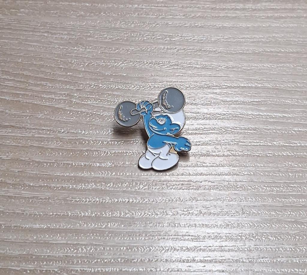 PIN - SMURF - DE SMURFEN - SCHTROUMPF - GEWICHTHEFFEN, Verzenden, Gebruikt, Figuurtje, Speldje of Pin