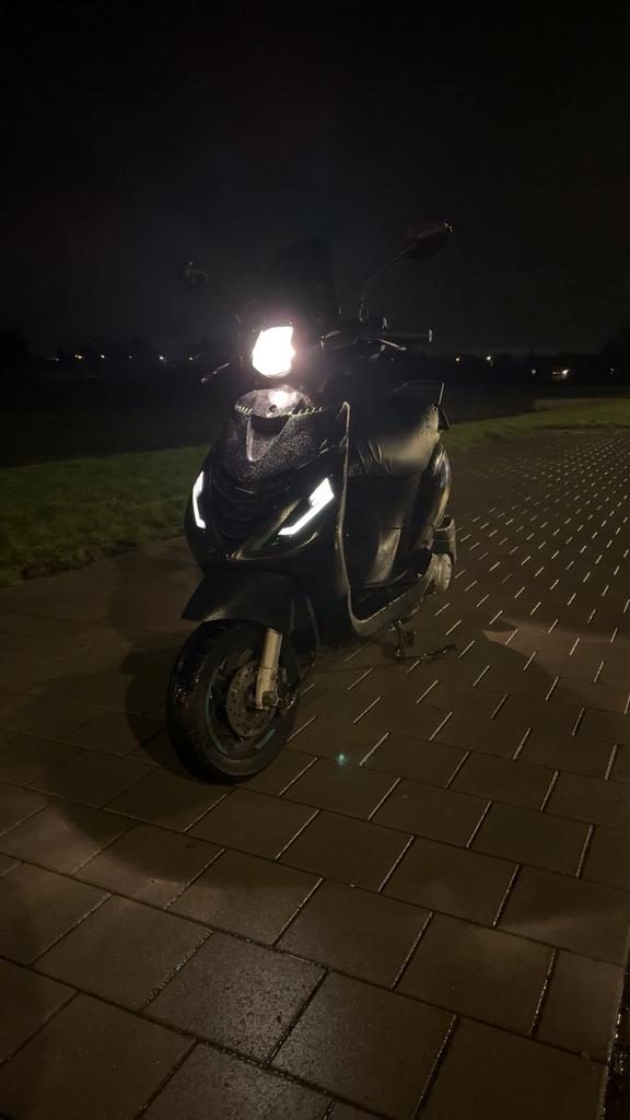 Piaggio Zip iGet 2022 – 9300 km – Zeer goede staat, Fietsen en Brommers, Ophalen, Zo goed als nieuw, Zip