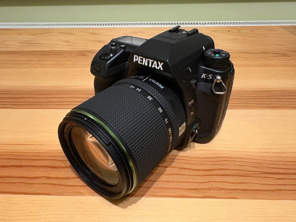 Pentax K-5 + objectif 18-135mm, Audio, Tv en Foto, Fotocamera's Digitaal, Ophalen, Spiegelreflex, Zo goed als nieuw, 16 Megapixel