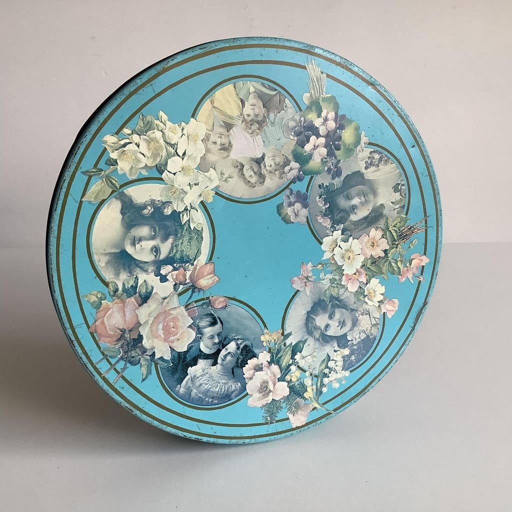 vintage blauw brocante blik - memories, Verzamelen, Blikken, Zo goed als nieuw, Koek(jes), Overige merken, Ophalen of Verzenden