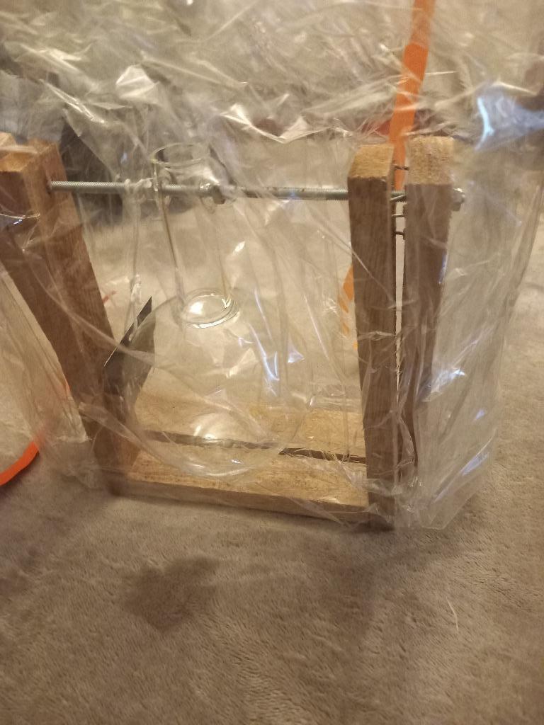 Vase suspendu en verre miniature avec potence en bois, Neuf, Moins de 50 cm, Autres couleurs, Verre