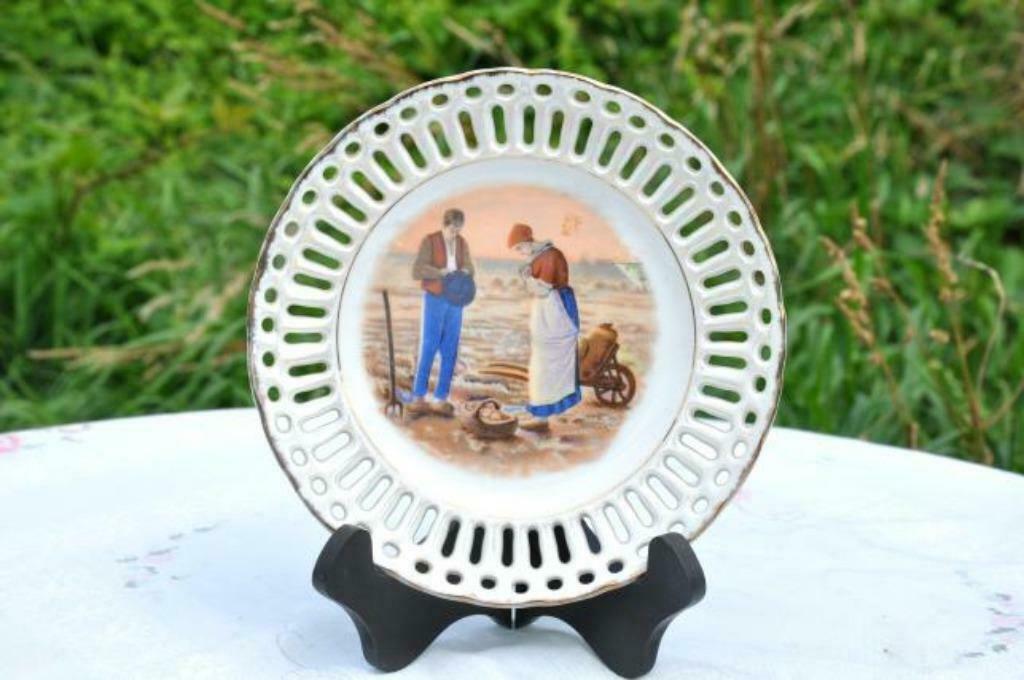 §  assiette porcelaine ajourée la priere n1, Antiquités & Art, Enlèvement ou Envoi