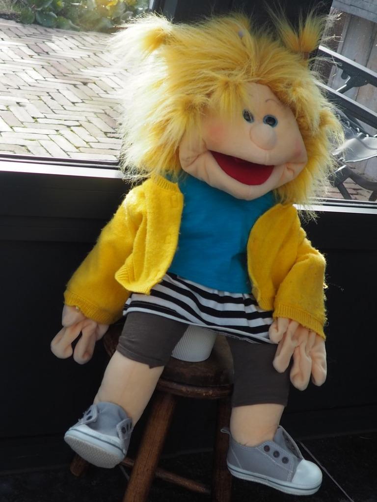 living puppets handpop Mirka 65cm, Ophalen of Verzenden