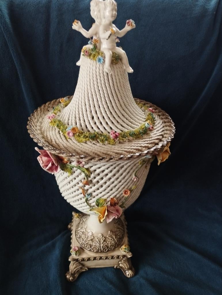 Grande coupe porcelaine Bassano avec couvercle, Antiquités & Art, Enlèvement ou Envoi