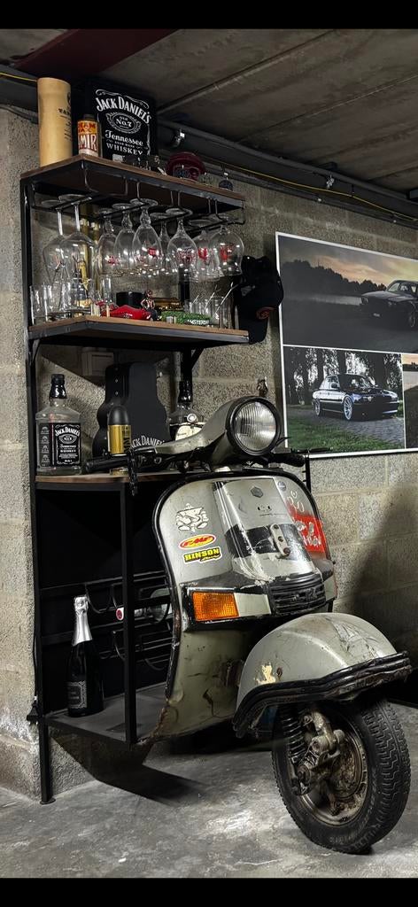 Vespa bar, Enlèvement