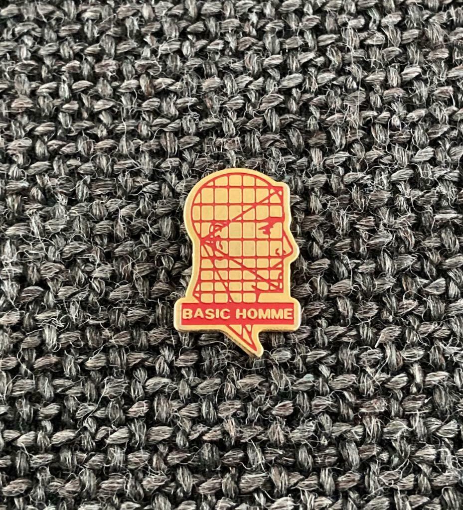 PIN - BASIC HOMME - PARFUM, Envoi, Utilisé, Marque, Insigne ou Pin's