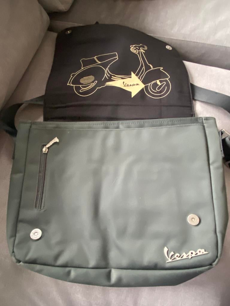 Vespa schoudertas, Ophalen of Verzenden, Zo goed als nieuw, Grijs, Overige merken