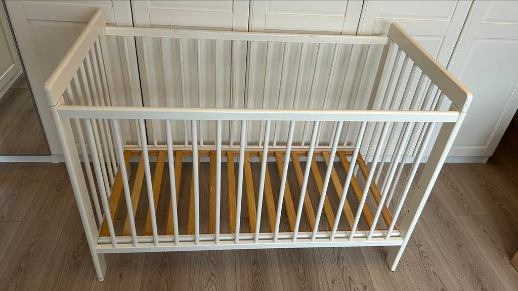 Babybed van massief hout, Ophalen, Gebruikt, Ledikant