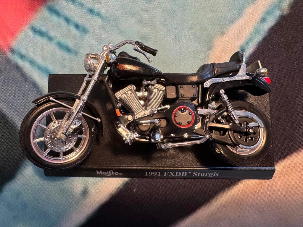 Maisto Harley-Davidson 1991 FXDB Sturgis, Ophalen of Verzenden, Zo goed als nieuw, Maisto